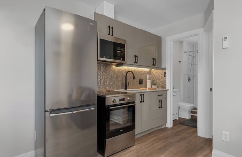 Wasaga Beach Apartamento | 30 seconds to the beach.Family sized 2 bedroom suites