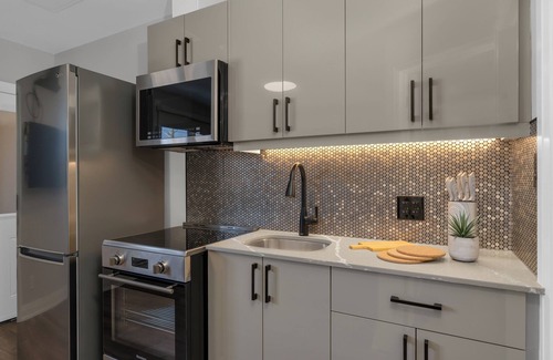 Wasaga Beach Apartamento | 30 seconds to the beach.Family sized 2 bedroom suites