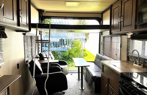 Kensington Casa | 30" Trailer, Sleeps 4, Available for Calgary Stampede in Hillhurst, Downtown