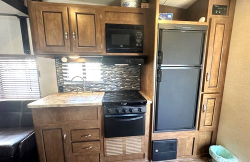 Kensington Casa | 30" Trailer, Sleeps 4, Available for Calgary Stampede in Hillhurst, Downtown