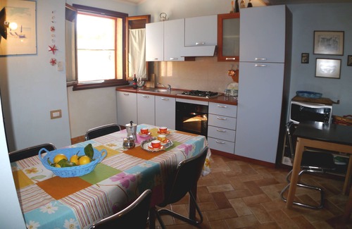 San Vero Milis Villa | A 300 metros de la playa de S'arena Scoada, 5 camas, 2 baños, barbacoa.