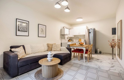 Vouliagmeni Apartamento | 300 meters from the healing lake of Vouliagmeni 300m vor dem Heilenden See