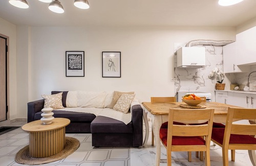 Vouliagmeni Apartamento | 300 meters from the healing lake of Vouliagmeni 300m vor dem Heilenden See