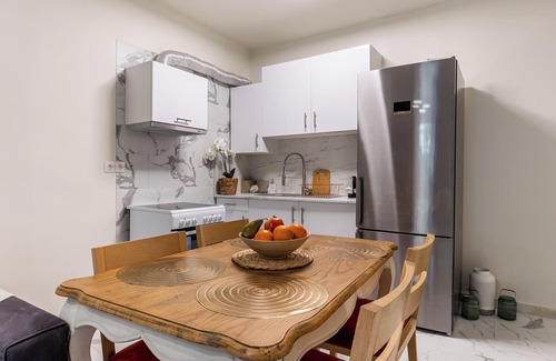 Vouliagmeni Apartamento | 300 meters from the healing lake of Vouliagmeni 300m vor dem Heilenden See