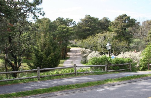 West Chatham Casa | 300 yardas a la playa de Hardings; En privado 1. 5 acres