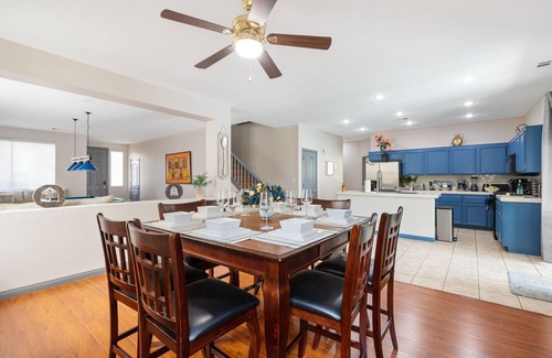 Spring Valley Casa | 3000 SqFt House 8beds/3bath W/Heated Pool/Spa/BBQ 86"SmartTV/Games Strip/Airport