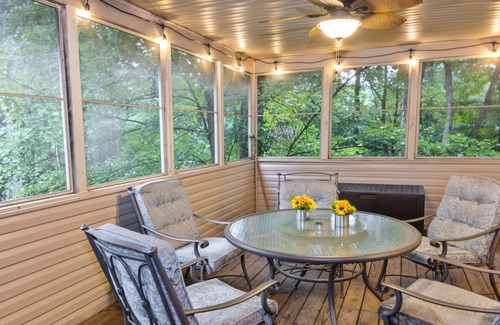 Locust Lake Village Chalet De Esquí | ★3000ft²★Family-Oriented★2 Living Spaces★XL Deck★Lakes/Beaches★Sleeps 16