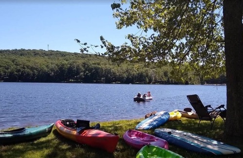 Locust Lake Village Chalet De Esquí | ★3000ft²★Family-Oriented★2 Living Spaces★XL Deck★Lakes/Beaches★Sleeps 16