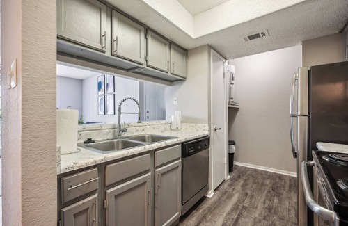 Bedford Apartamento | 3001 Crystal Springs 1214 I Spacious 2 Bed 1 Bath