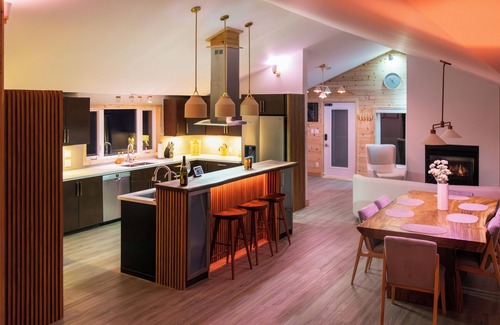 Northern Bruce Peninsula Cabaña | 300ft Modern Luxury Lakefront +Hot tub Steam bath