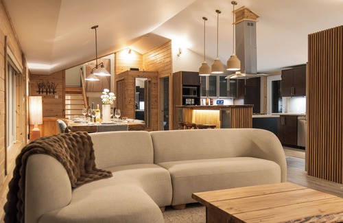 Northern Bruce Peninsula Cabaña | 300ft Modern Luxury Lakefront +Hot tub Steam bath