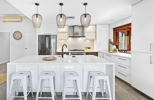 Hillarys Casa | Beachside Retreat - 300m Walk to the Beach & Patio