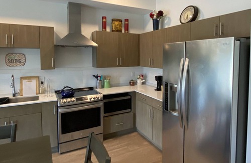 Eighth Avenue Condominio | 301 Luxury Condo | 2BD | Pool | Gated Parking | Close to Downtown!