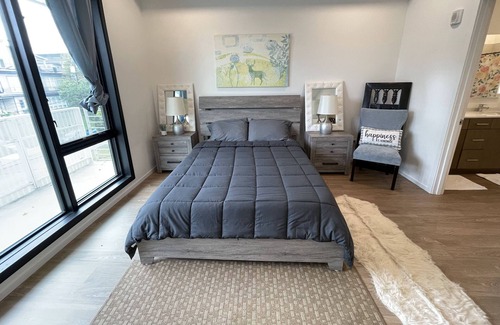 Eighth Avenue Condominio | 301 Luxury Condo | 2BD | Pool | Gated Parking | Close to Downtown!