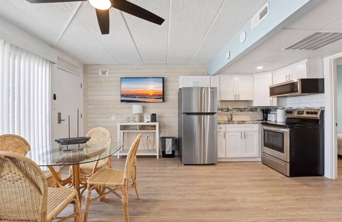 North Wildwood Condominio | 301 Ocean Ave, Unit 216 - The Harbor Light