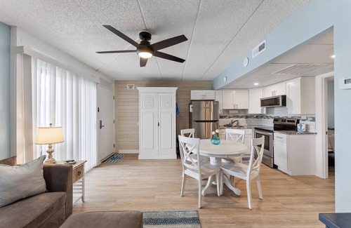 North Wildwood Condominio | 301 Ocean Ave, Unit 212 - The Harbor Light