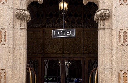 Historic Core Apartamento | #302 - Kasa Downtown LA | Accessible King Room