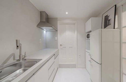 Nonhyeon-dong Apartamento | 304 Apgujeong 2nd, Studio 1 Bath Queen Bed