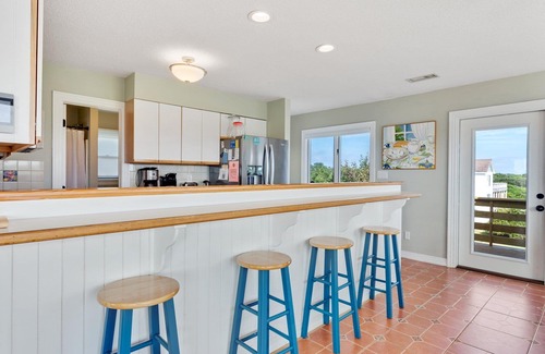 Southern Shores Casa | 3043 Sandy Shores * 5 Min Walk to Beach * Pool