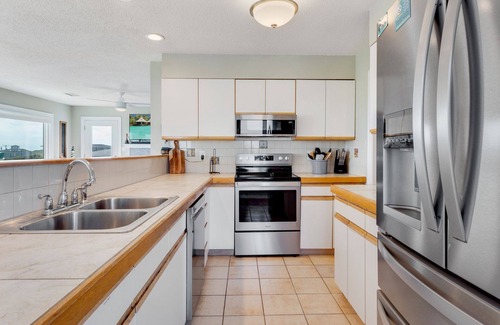 Southern Shores Casa | 3043 Sandy Shores * 5 Min Walk to Beach * Pool