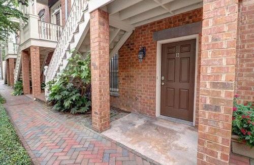 Historic Downtown Savannah Casa | 305 W Taylor Garden
