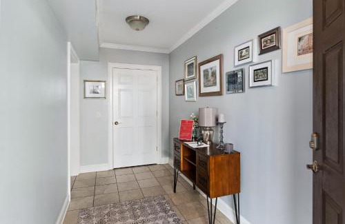 Historic Downtown Savannah Casa | 305 W Taylor Garden