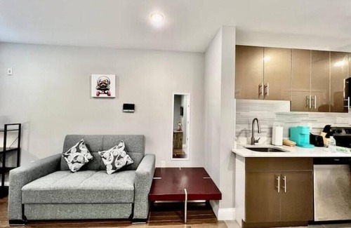 Center City Apartamento | 306 Deluxe King suite in the center city