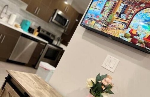Center City Apartamento | 306 Deluxe King suite in the center city
