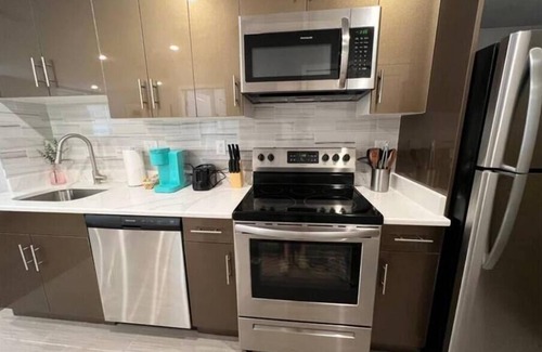 Center City Apartamento | 306 Deluxe King suite in the center city