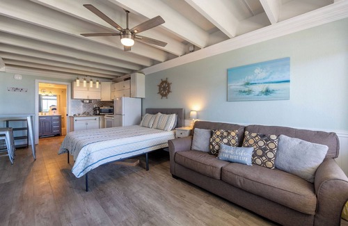 Panama City Beach Condominio | 308 Beachfront Condo with Pool Sunset Views