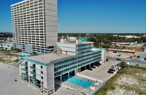Panama City Beach Condominio | 308 Beachfront Condo with Pool Sunset Views
