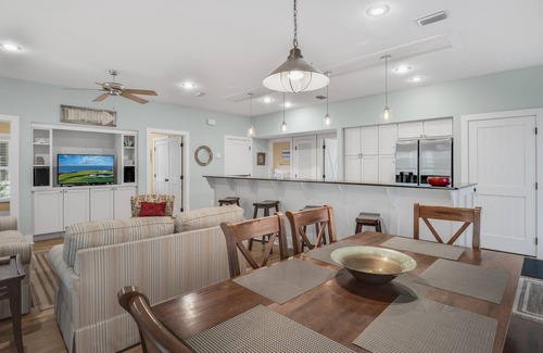 White's Gulfview Casa | Tranquil 30A Beach Bungalow: Steps from Sea, Pool with Golf Cart & Cruiser Bikes