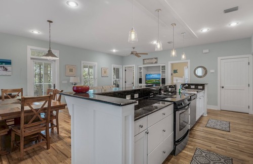 White's Gulfview Casa | Tranquil 30A Beach Bungalow: Steps from Sea, Pool with Golf Cart & Cruiser Bikes
