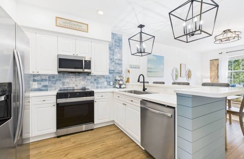Santa Rosa Beach Condominio | 30A ☀️ Community Pool | Putt-Putt | Gym | Bocce | Shuffleboard ☀️ New Furniture Next Week!