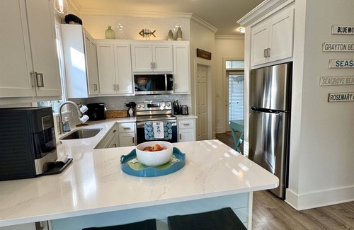 Santa Rosa Beach Cabaña | 30A Cottage, Walk to Beach, 2 Pools, Bikes&Chairs