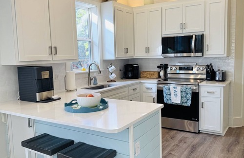 Santa Rosa Beach Cabaña | 30A Cottage, Walk to Beach, 2 Pools, Bikes&Chairs