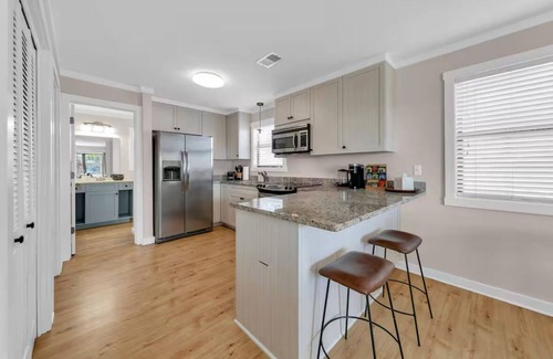 Seagrove Beach Condominio | 30A Cozy Getaway - Steps to Sand!
