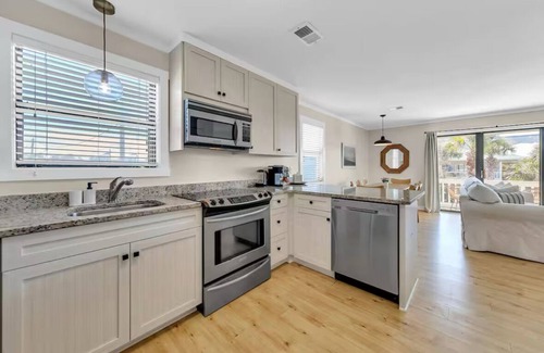Seagrove Beach Condominio | 30A Cozy Getaway - Steps to Sand!