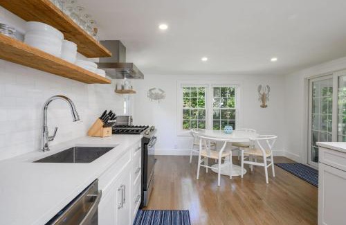 West Chatham Casa | 31 Bayview Street Chatham Cape Cod- -The Way Home