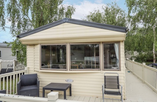 Tattershall Cabaña | 31 CASTLE VIEW, pet friendly, with a garden in Tattershall