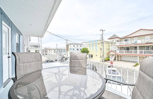 Wildwood Apartamento | 318 E Youngs Ave Unit 5 Salty Shore Oasis: Spectacular Retreat