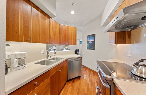 Olympic Valley Condominio | 321 | Luxe Top Floor 1BD - A/C, Pool & Kitchen