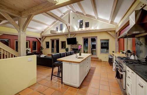 Sleepy Hollow Casa | 325) Most comfortable beds in California!