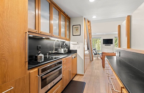 Olympic Valley Condominio | 333 | Premium Loft for 4 - A/C, Oven & Fridge