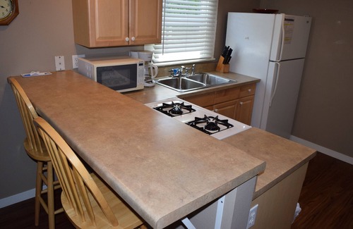 Downtown Cabina | 343 Hinds: 2 dormitorios, 1 BA Cabaña / Bungalow en Pismo Beach, capacidad para 6