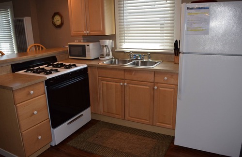 Downtown Cabina | 343 Hinds: 2 dormitorios, 1 BA Cabaña / Bungalow en Pismo Beach, capacidad para 6