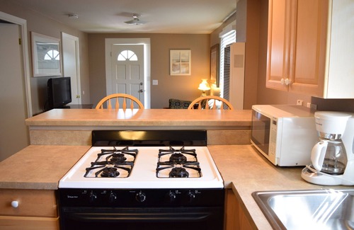 Downtown Cabina | 343 Hinds: 2 dormitorios, 1 BA Cabaña / Bungalow en Pismo Beach, capacidad para 6