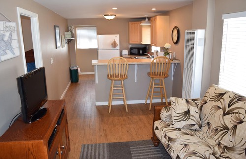 Downtown Cabina | 345 Hinds: 2 dormitorios, 1 BA Cabaña / Bungalow en Pismo Beach, capacidad para 6