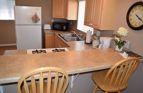 Downtown Cabina | 345 Hinds: 2 dormitorios, 1 BA Cabaña / Bungalow en Pismo Beach, capacidad para 6