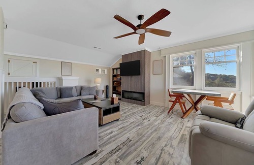 Sutter Creek Casa | 35 acres with a Charming 2-bedroom house in Sutter Creek with WiFi and AC